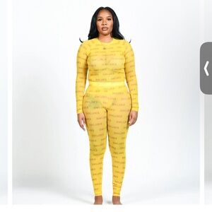 I’m selling this two piece